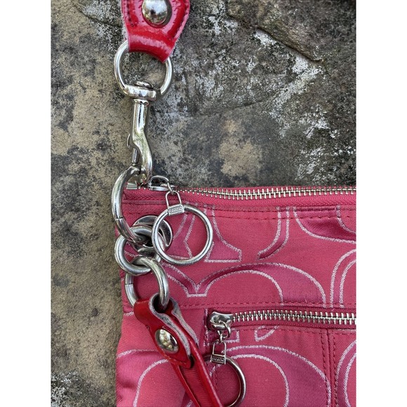 ❤️$98 COACH Poppy Signature Lurex Large Wristlet Pouch Bag Ruby RARE HTF 46121❤ - Picture 2 of 10